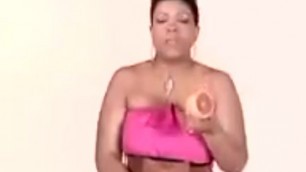 BLACK BEAUTY Shows of DICK SUCKING TECHNIQUE on a GRAPEFRUIT *emotional*