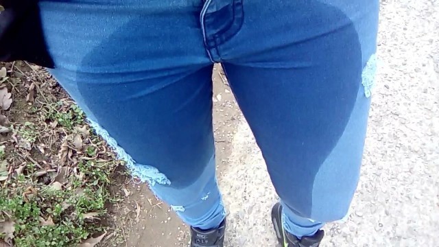 Pee in Jeans Outdoor